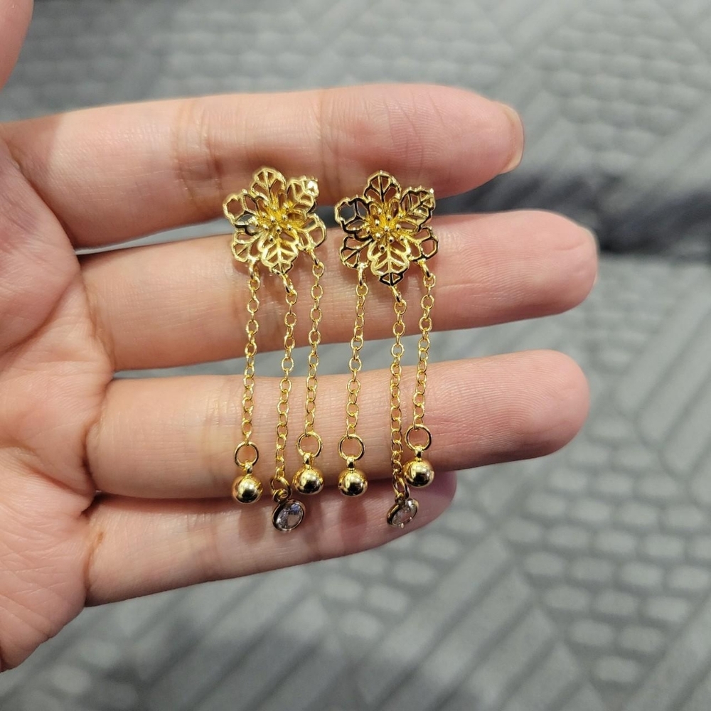 Gold floral dangle crystal earrings.